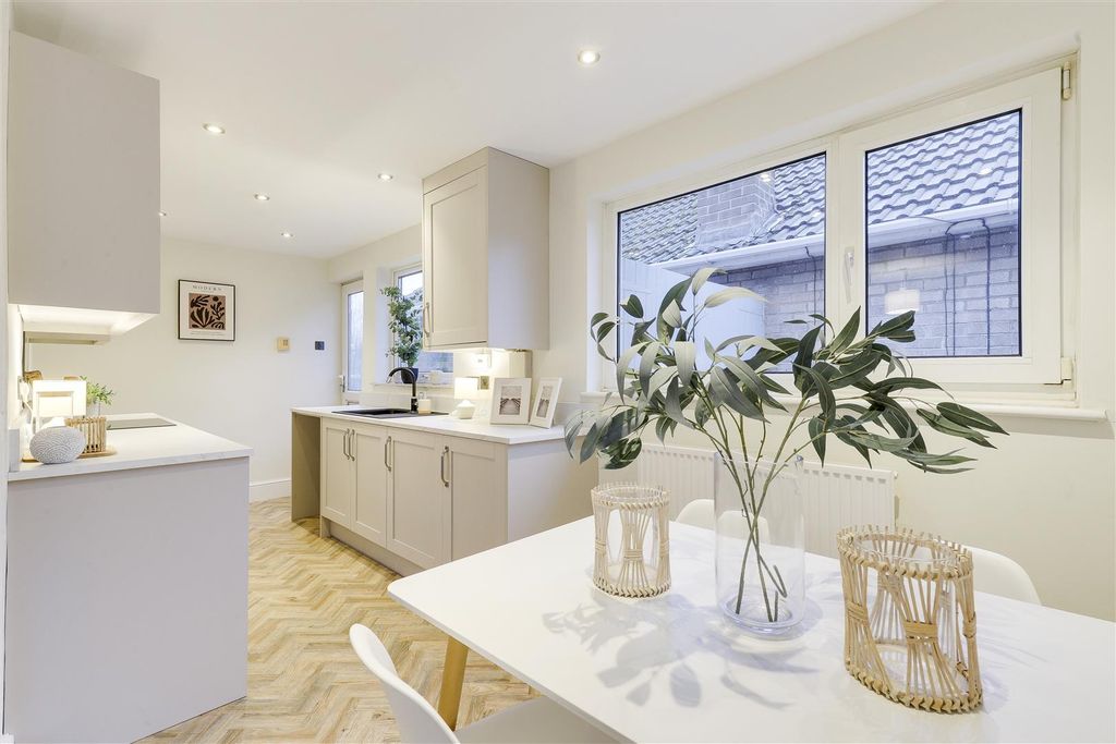 Property photo 3 of 21 1225.Jpg