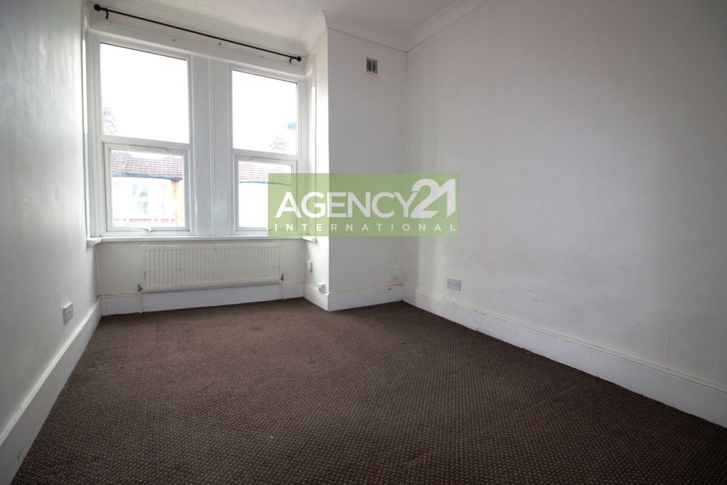 Property photo 2 of 8 Photo 7