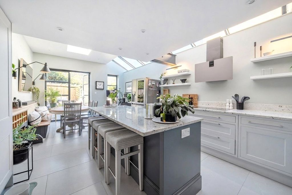 Property photo 2 of 12 Picture No. 24