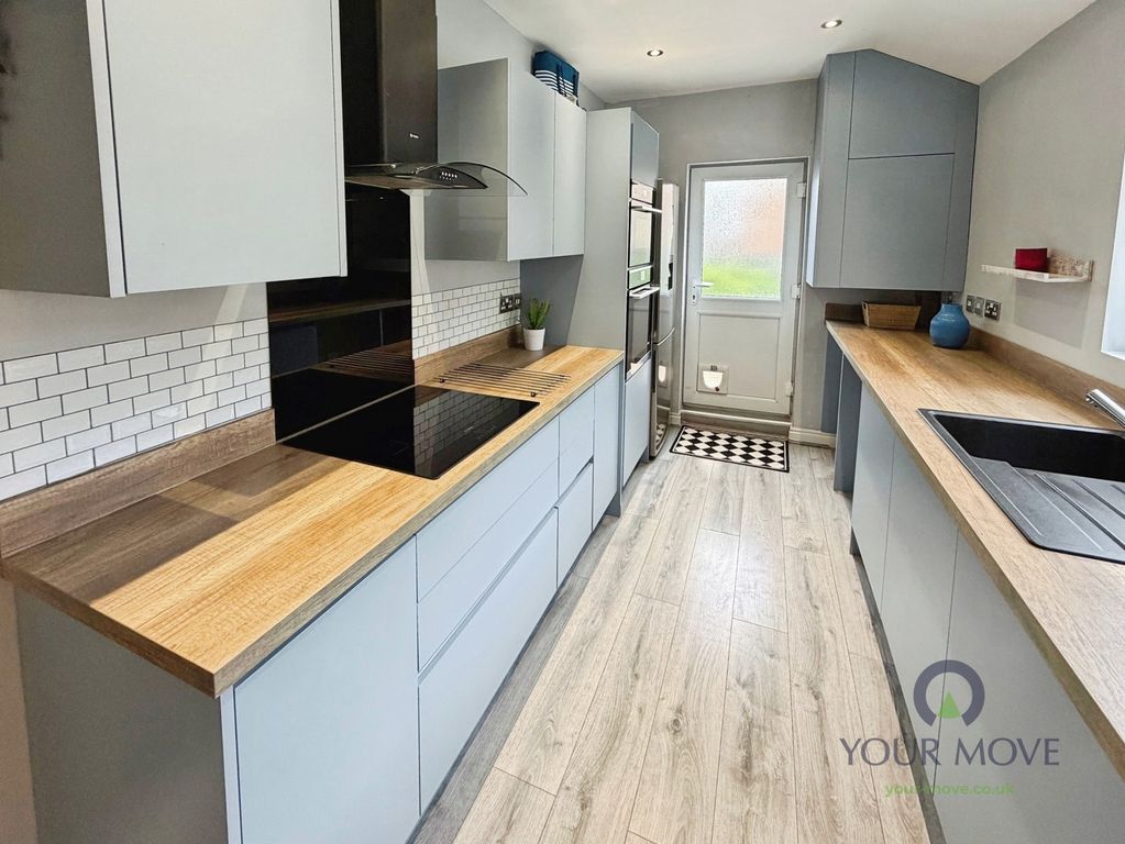Property photo 3 of 13 Kitchen