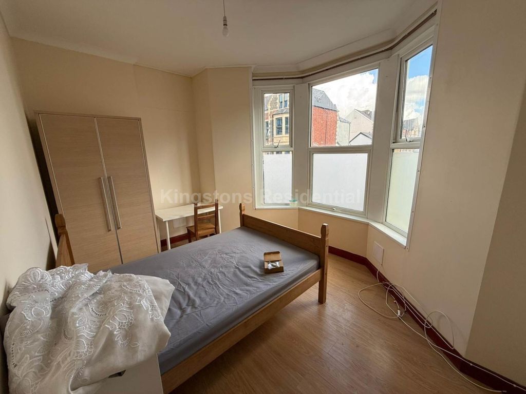 Property photo 2 of 6