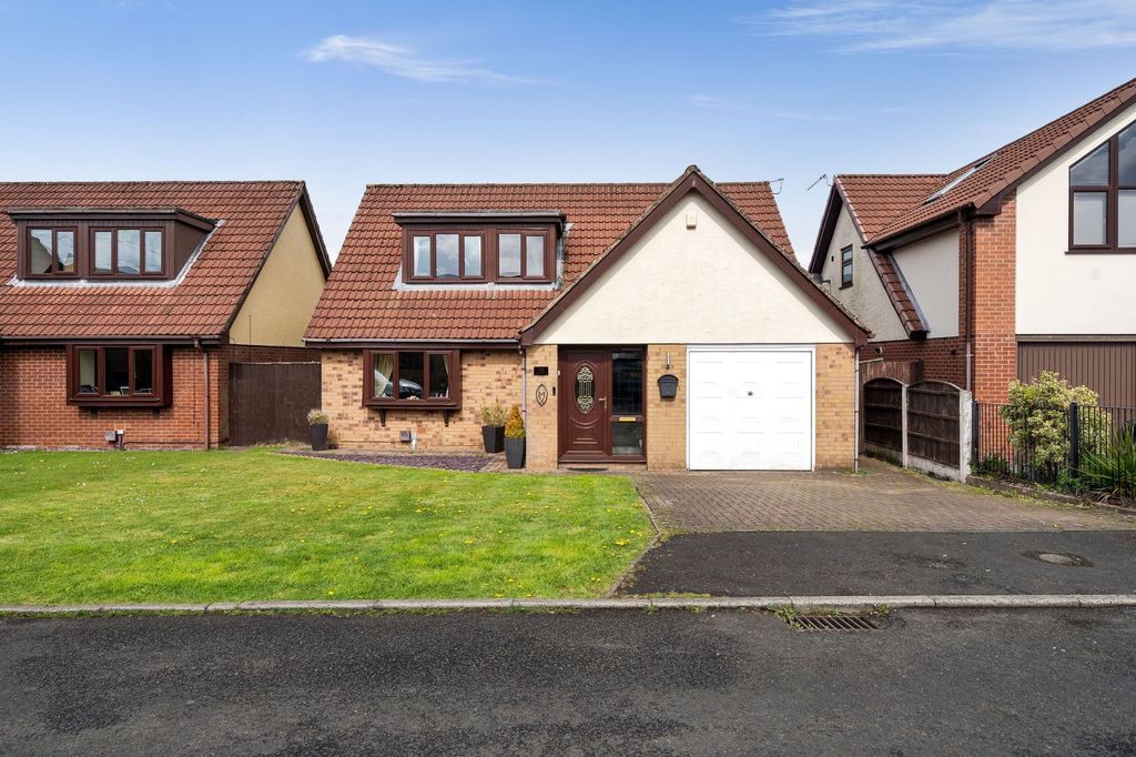 Property photo 1 of 32