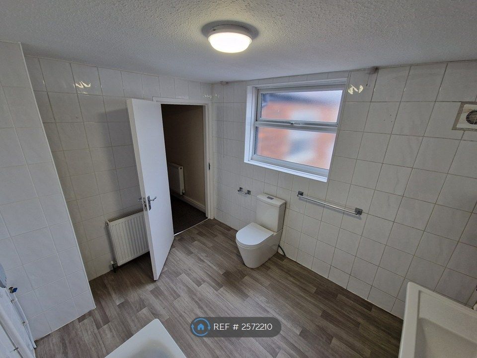 Property photo 3 of 7 Bathroom