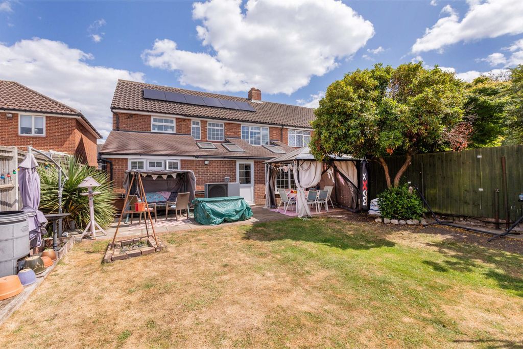 Property photo 2 of 23
