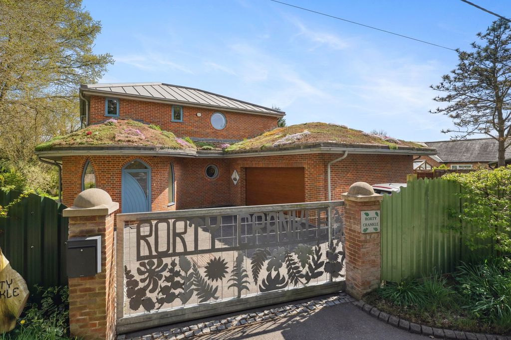 Property photo 1 of 33