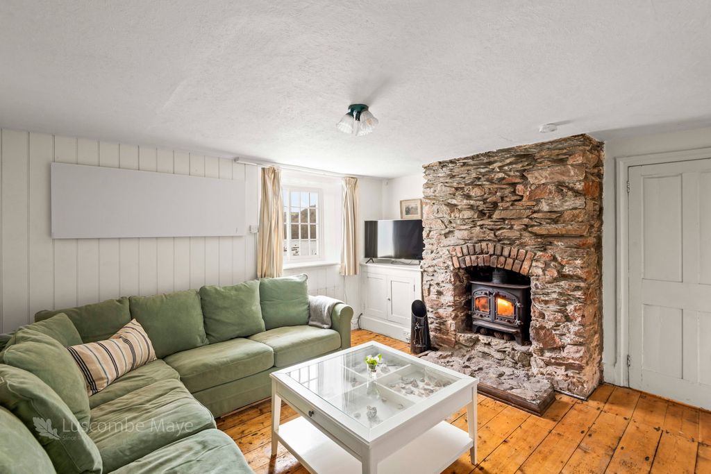 Property photo 2 of 20