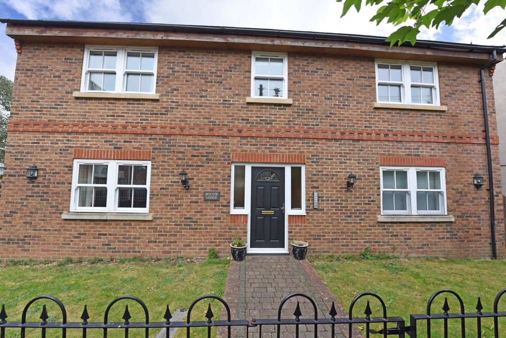 Property photo 1 of 8