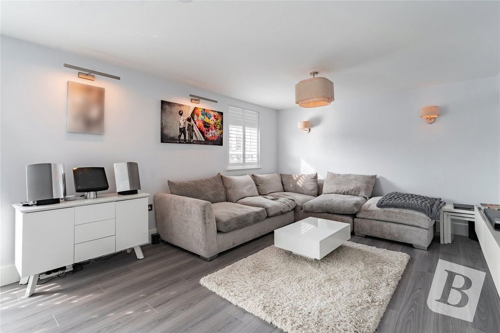 Property photo 1 of 16 Lounge