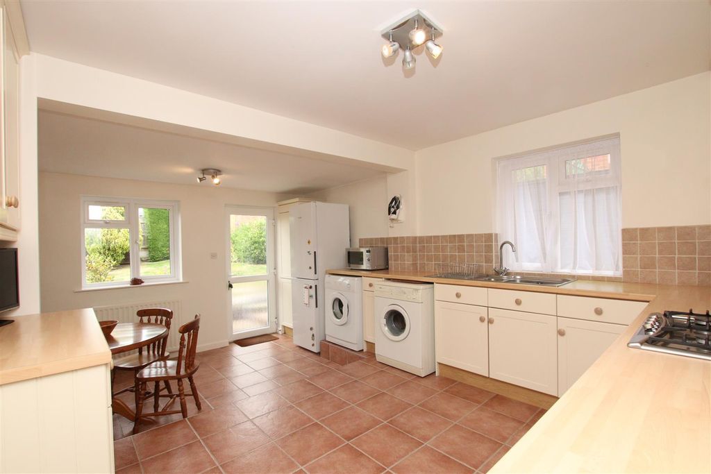 Property photo 3 of 13 Kitchen..Jpg