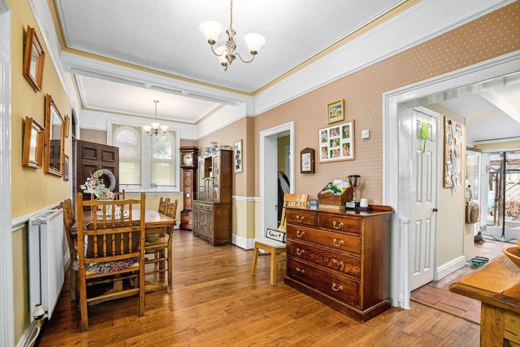 Property photo 3 of 27