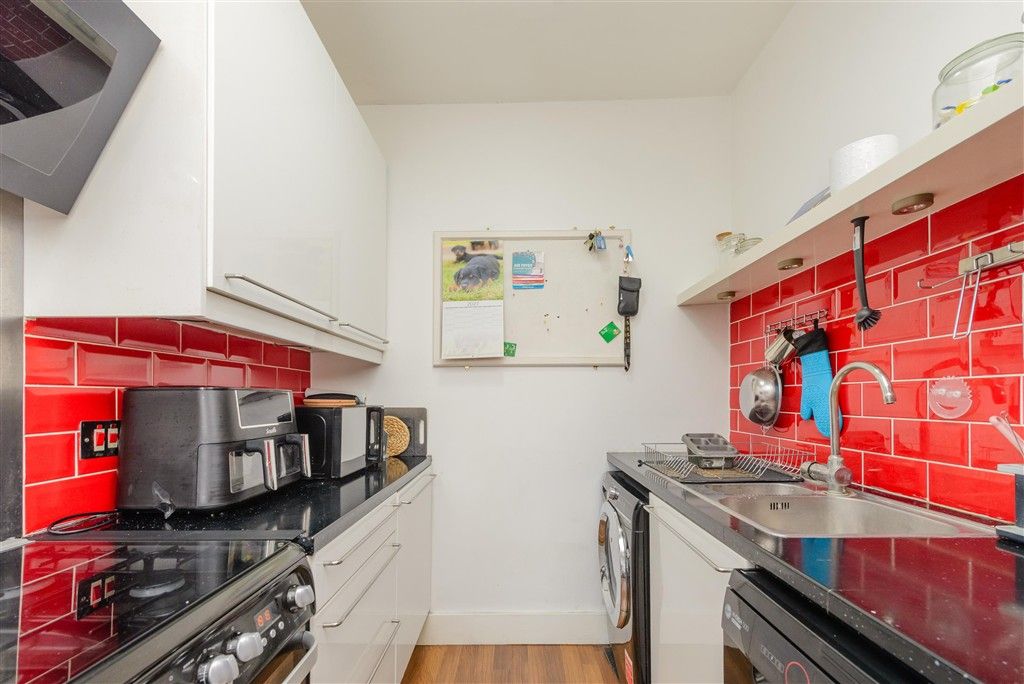 Property photo 3 of 10 Kitchen
