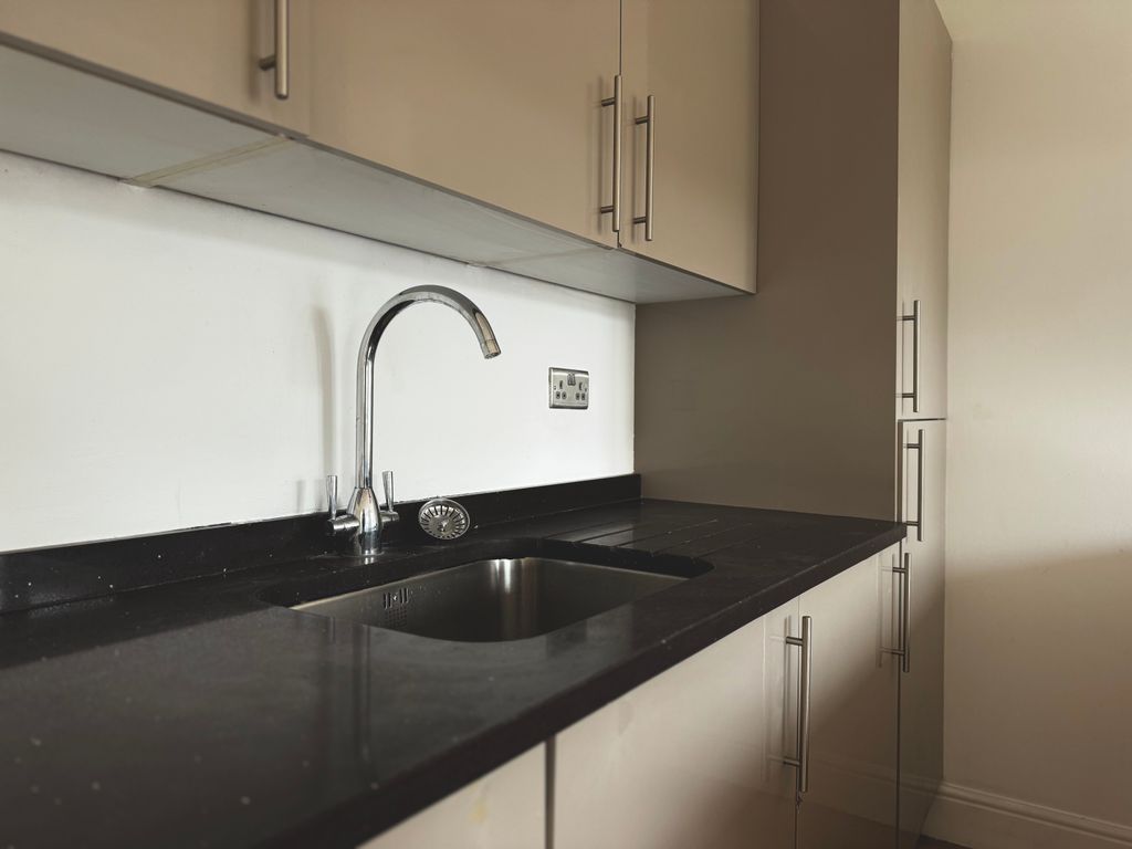 Property photo 3 of 14 Kitchen 