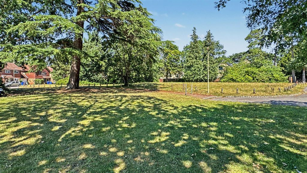 Property photo 2 of 8