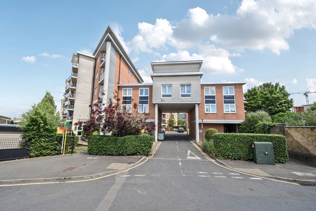 Property photo 1 of 12 1295017-1-68398Fa...