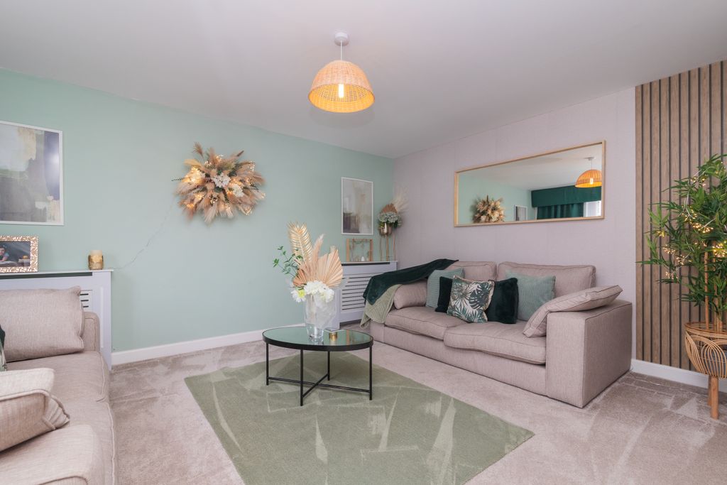 Property photo 3 of 34 4 Glengariff Way Elderslie  Pa5 9By L-31