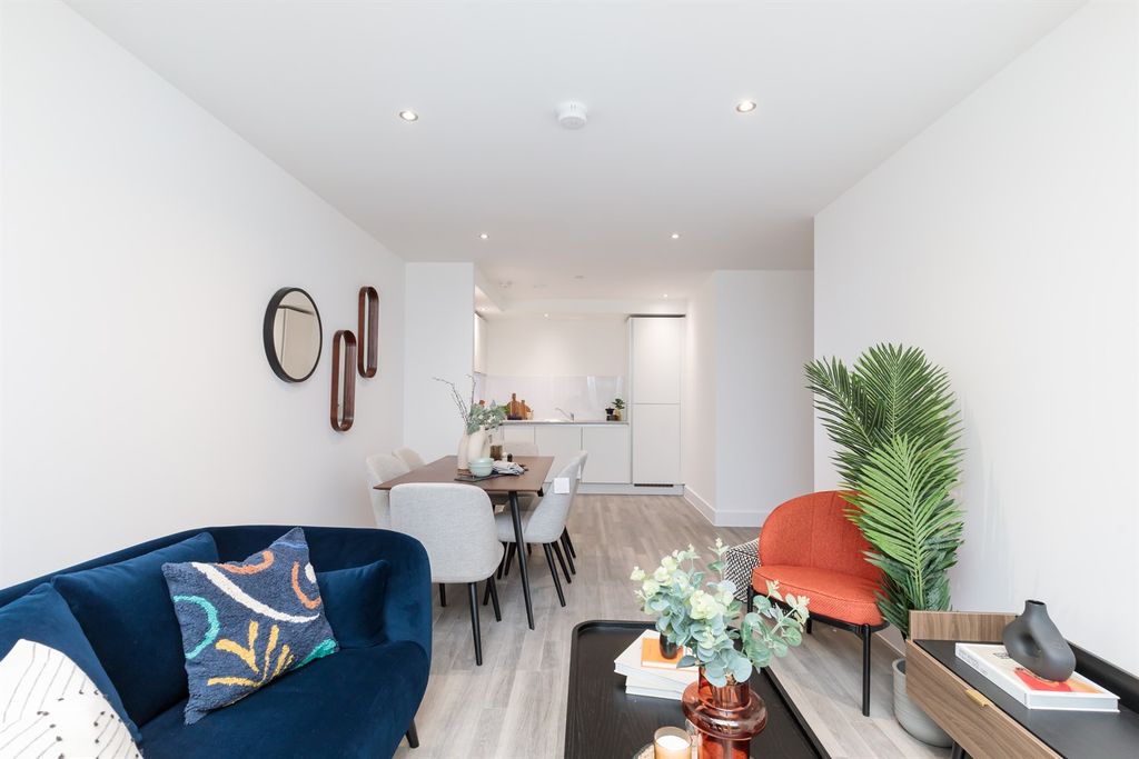 Property photo 1 of 41 (Main)