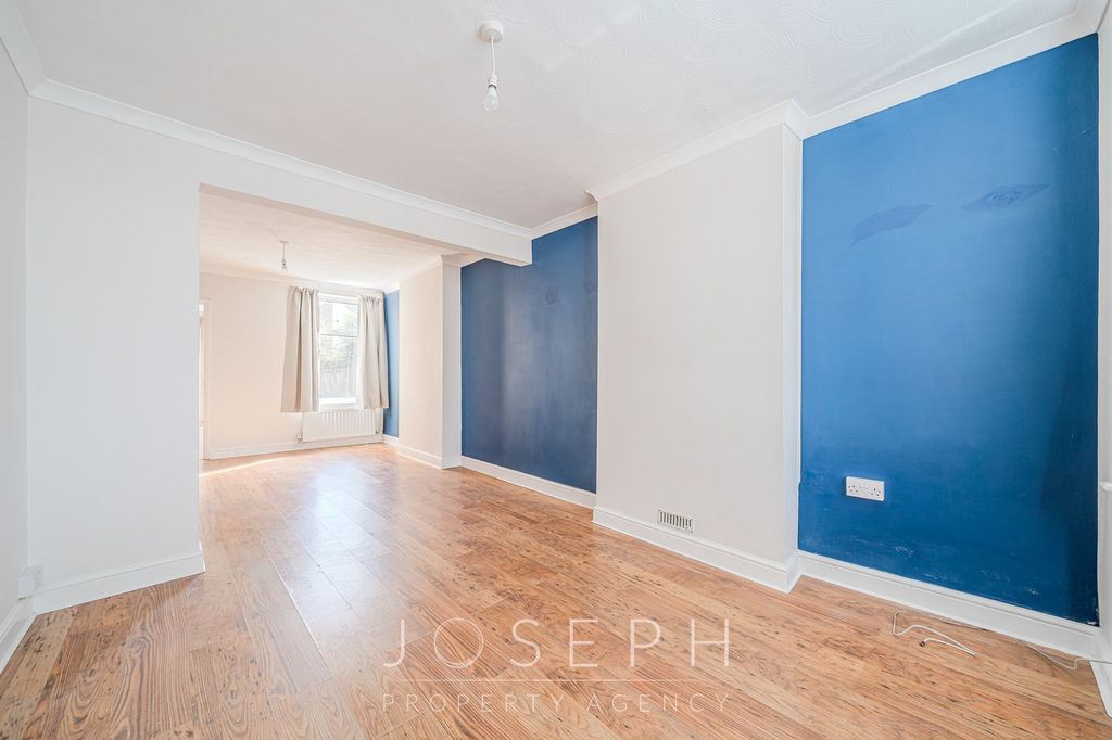 Property photo 3 of 23