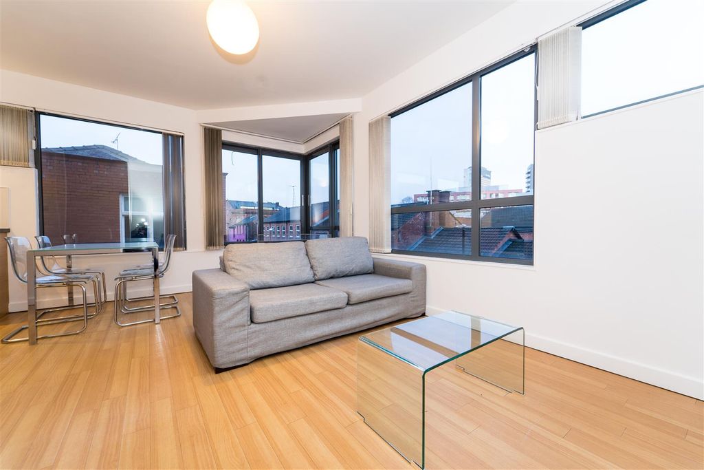 Property photo 2 of 10 Lounge