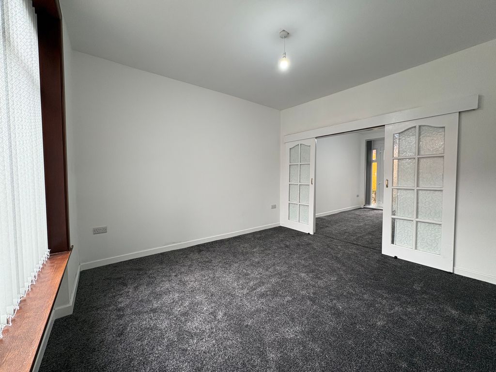 Property photo 3 of 20 Lounge