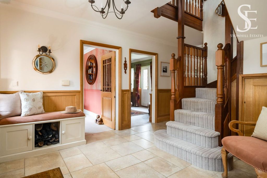 Property photo 2 of 27