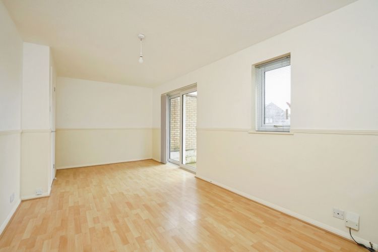 Property photo 3 of 9 3Acaciawalkox161Y...