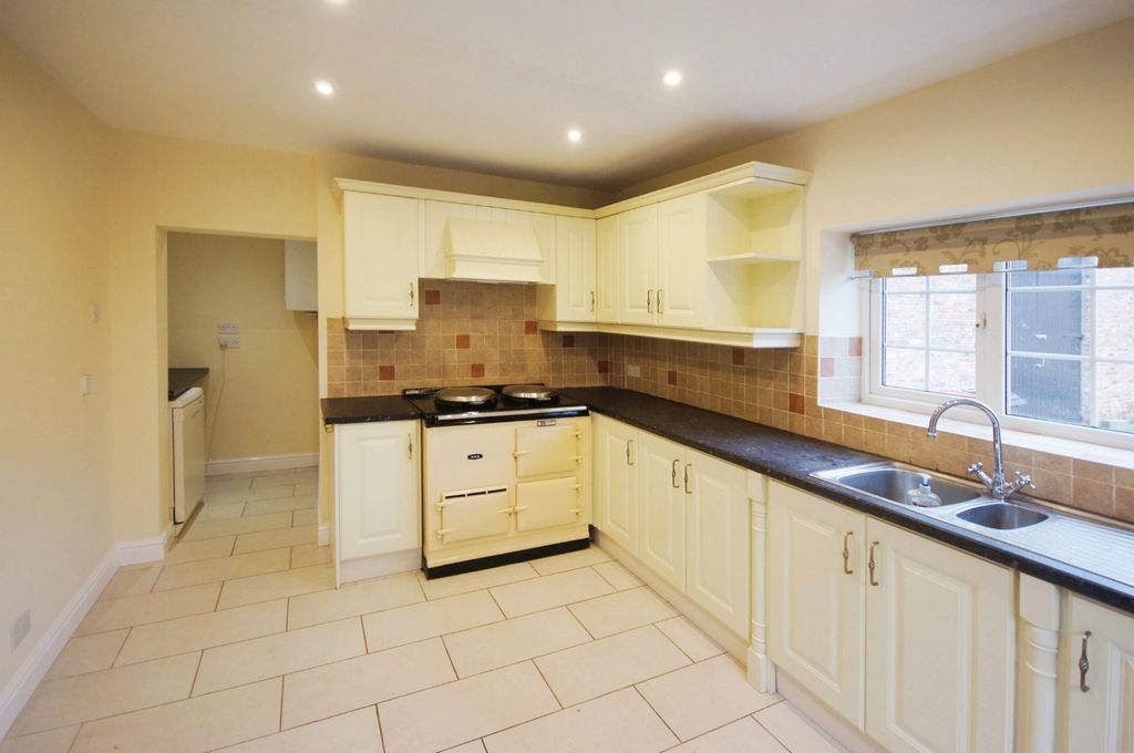 Property photo 2 of 8 Picture No. 14