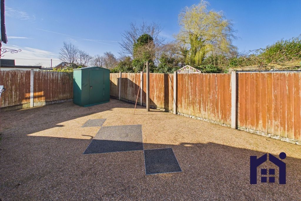 Property photo 3 of 16 Outside Space