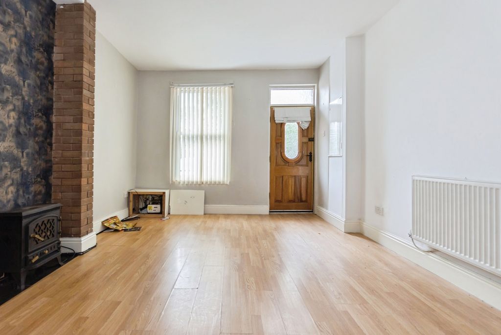 Property photo 3 of 20 Pbox-Img.Jpg
