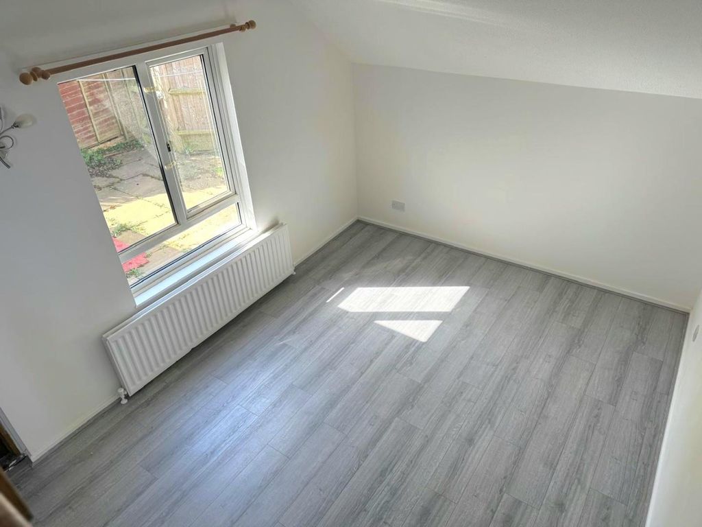 Property photo 3 of 10 Img-20260408-Wa0003.Jpg