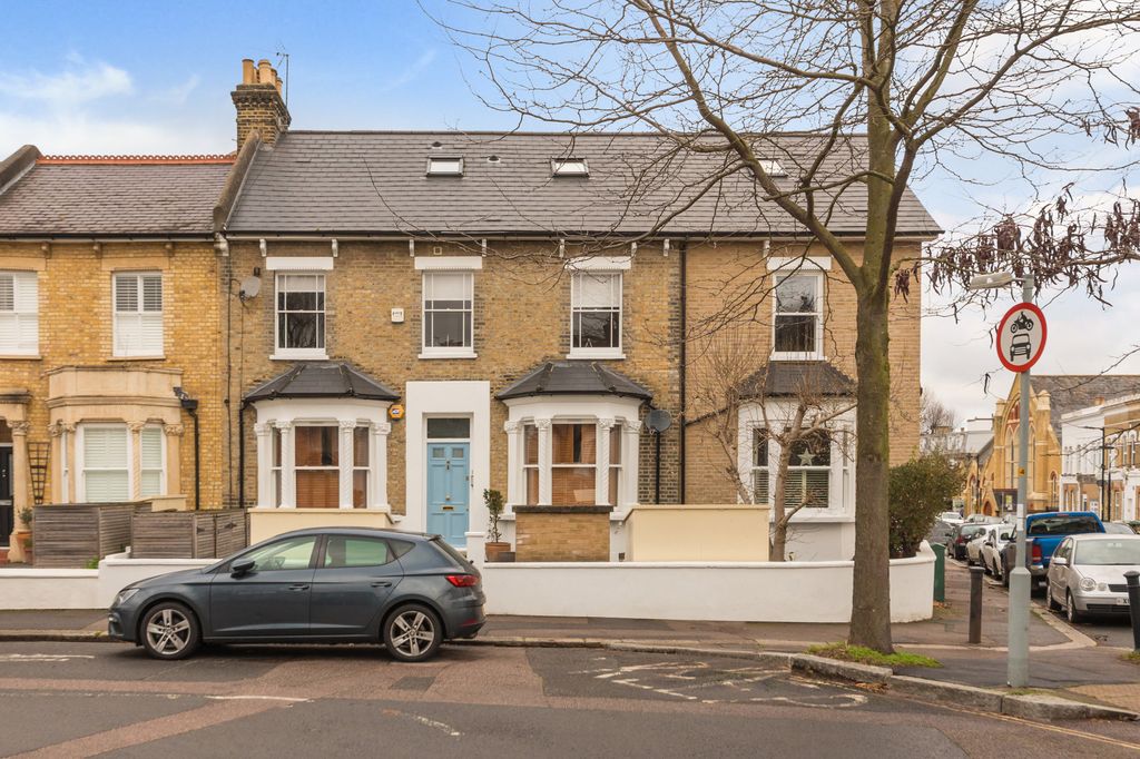Property photo 1 of 8