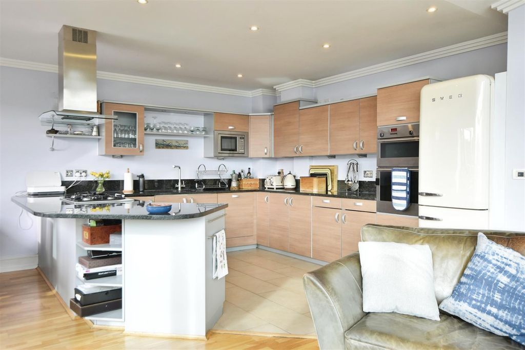 Additional image 7 of 2 bed flat for saleTallow Road, Brentford TW8