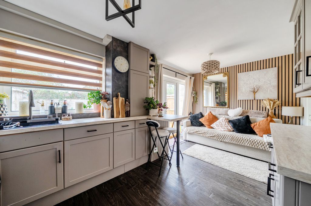 Property photo 3 of 18 1527461-16-6Abbbc...