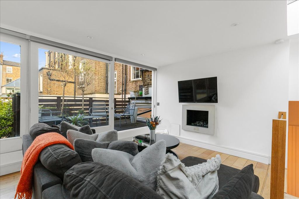 Property photo 1 of 8