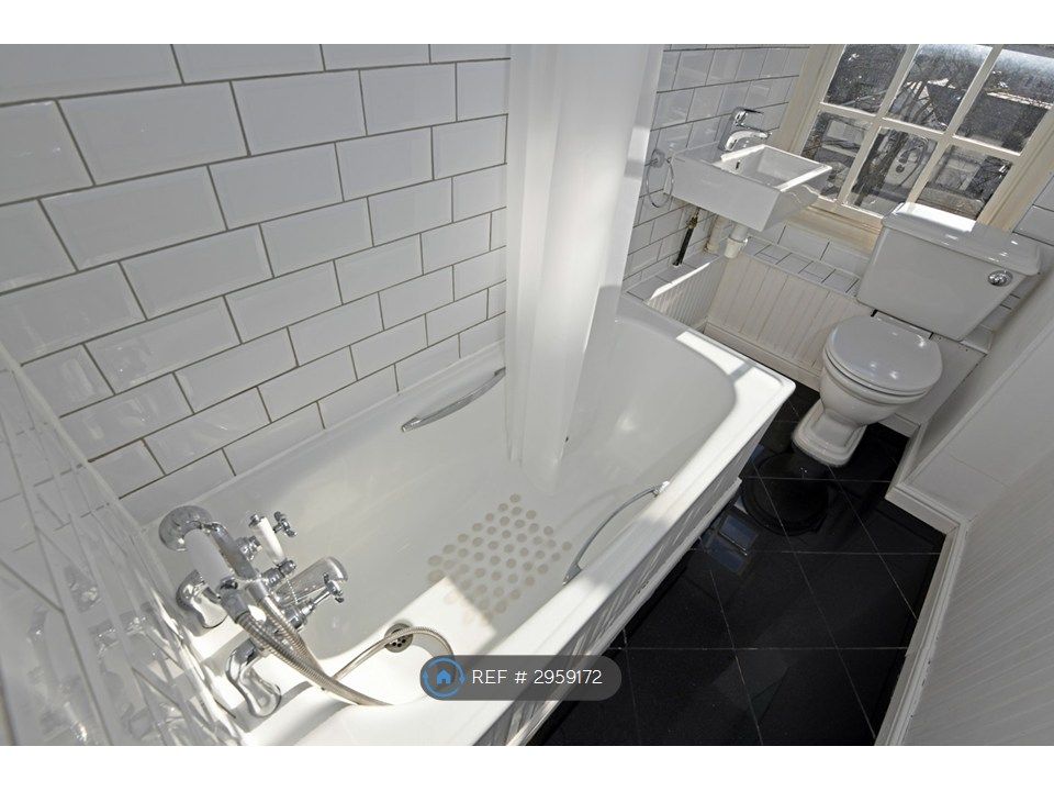 Property photo 3 of 32