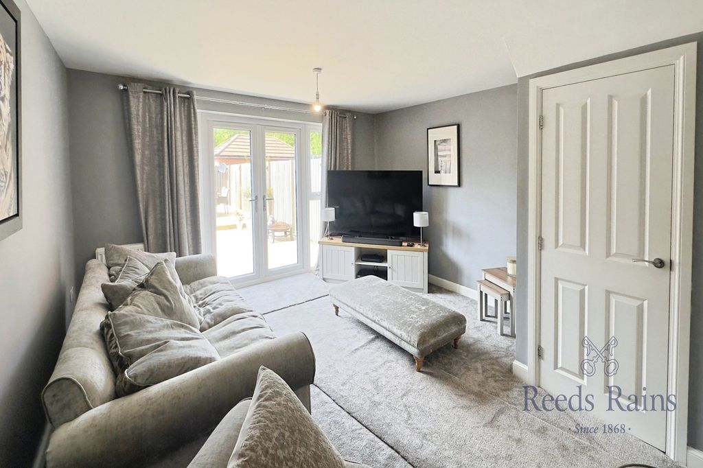 Property photo 3 of 14 Living Room