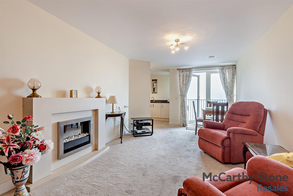 Property photo 2 of 28 8649000-Interior05-800.Jpg