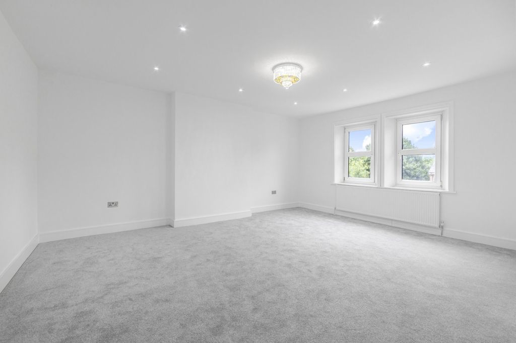 Property photo 3 of 25