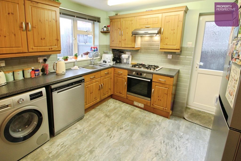 Property photo 3 of 10 Dining Kitchen