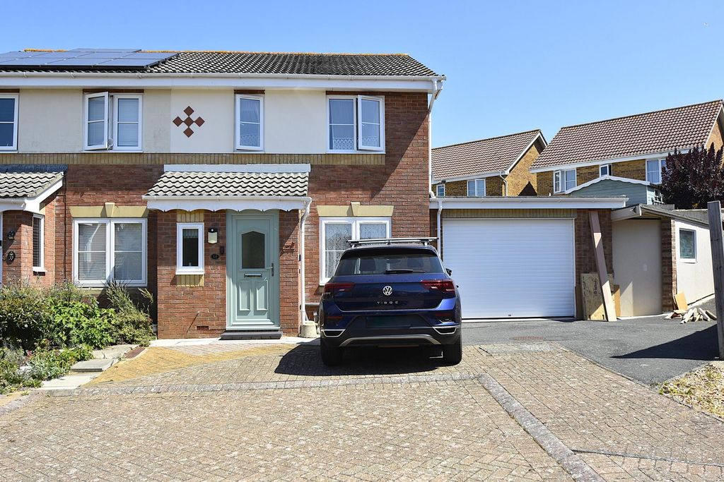 Property photo 1 of 19 Front (Exterior)