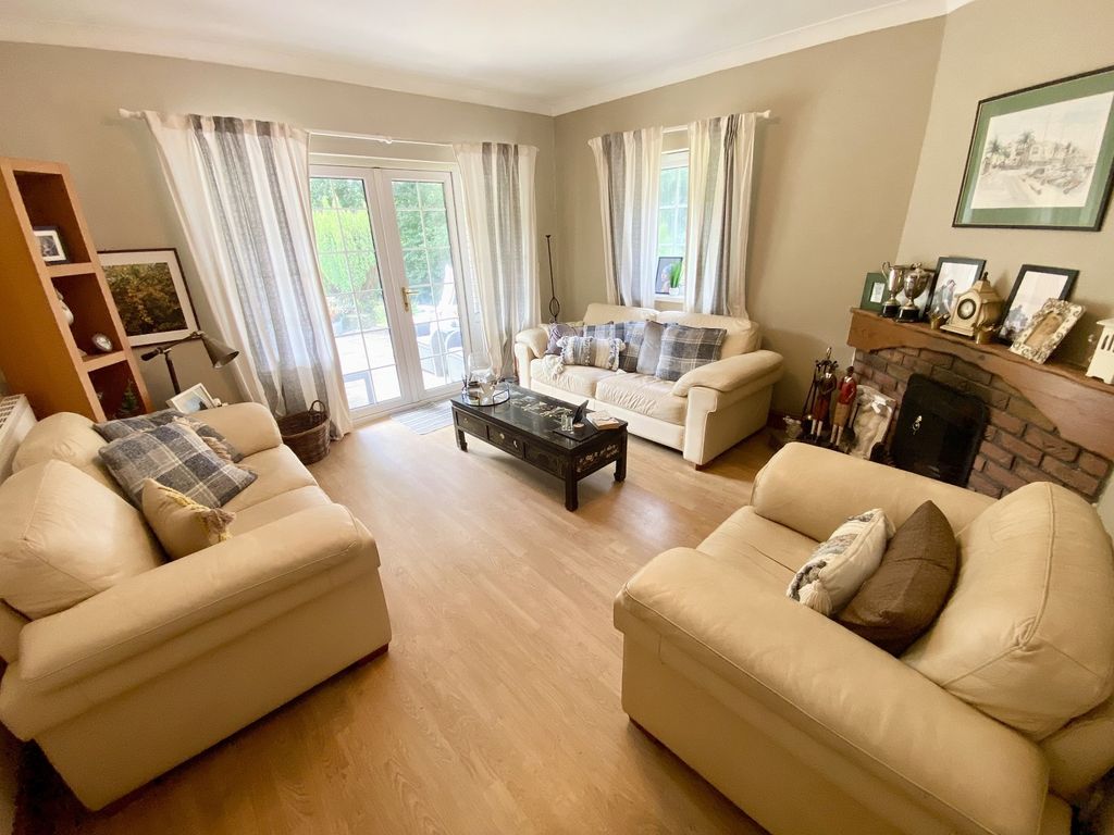 Property photo 3 of 25 Sitting Room