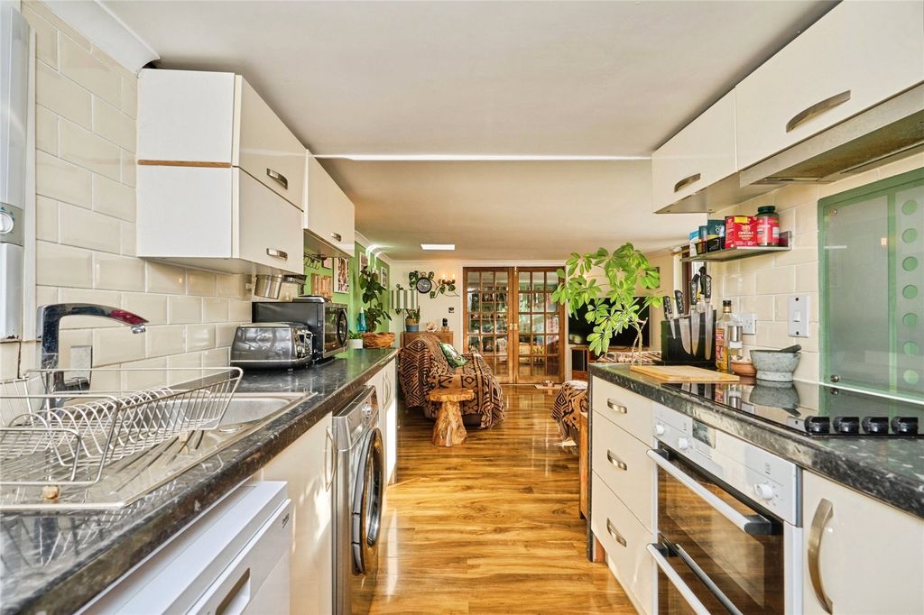 Property photo 3 of 16 Picture No. 14