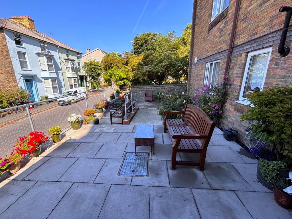 Property photo 2 of 11