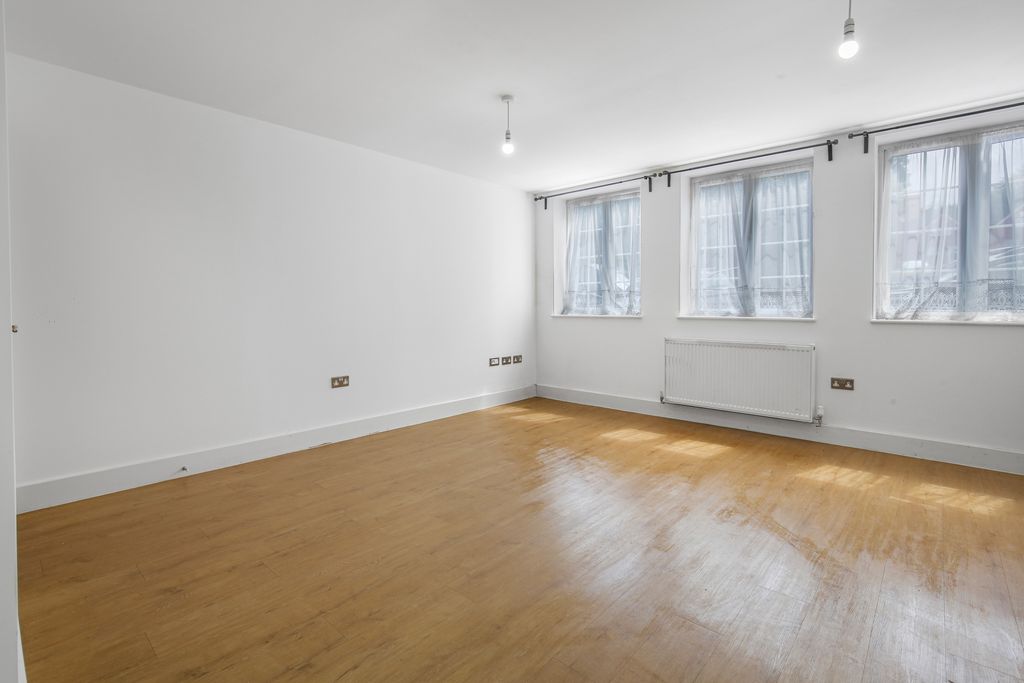 Property photo 3 of 12 B36B5363