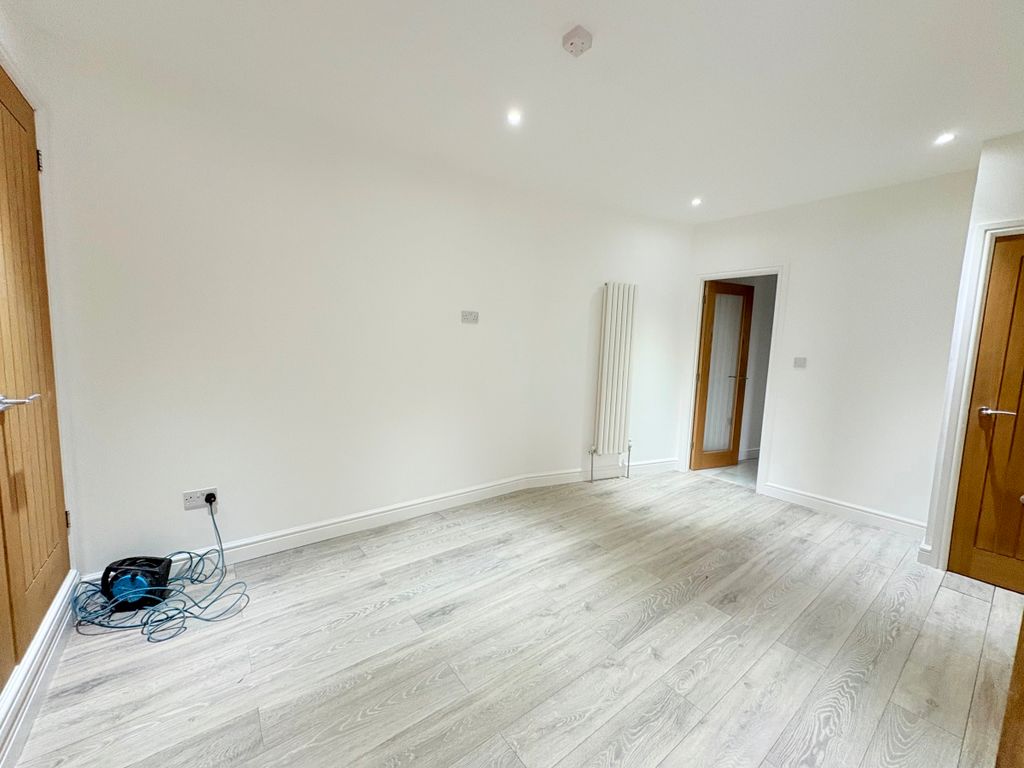 Property photo 3 of 33