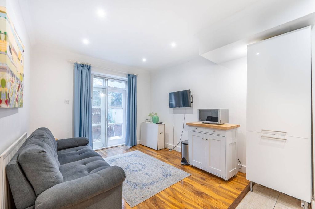 Property photo 2 of 13