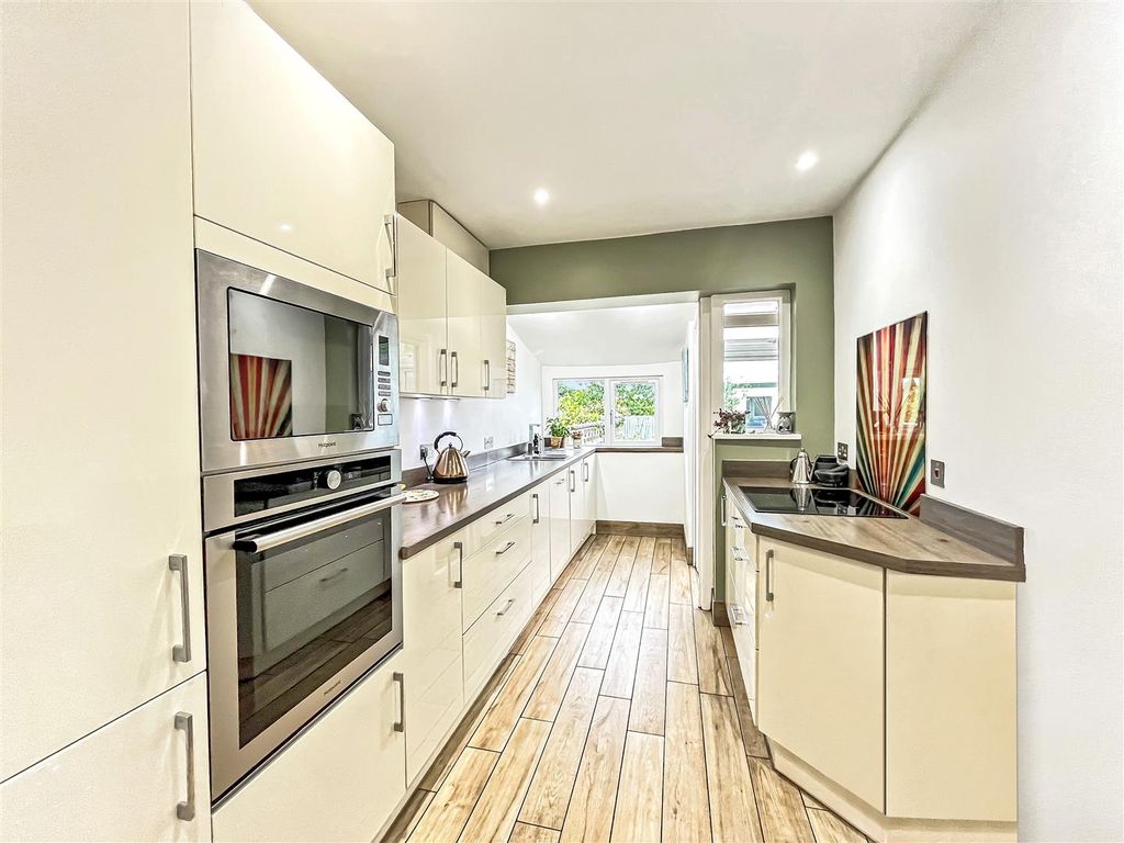 Property photo 2 of 18 Kitchen