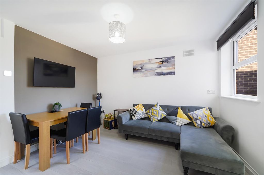 Property photo 2 of 8 70A Eton Avenue - Rrvdhmcosuyt1Da88Qcb.Jpg