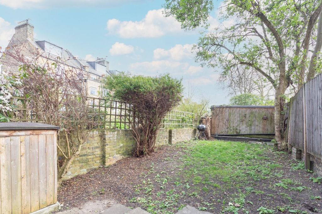 Property photo 2 of 12 Garden