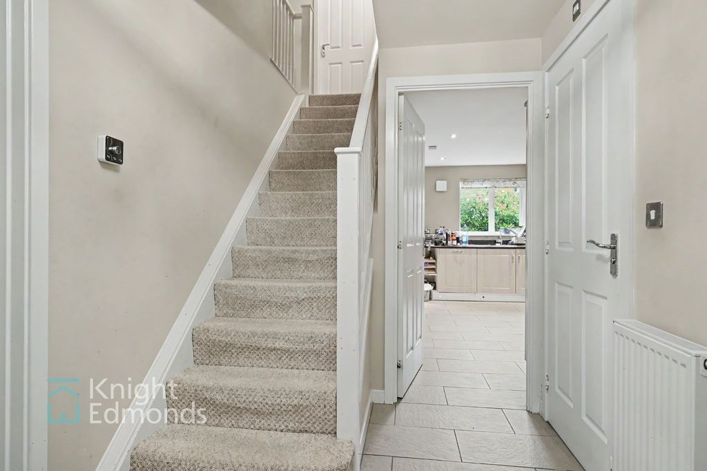 Property photo 2 of 21 Entrance Hall