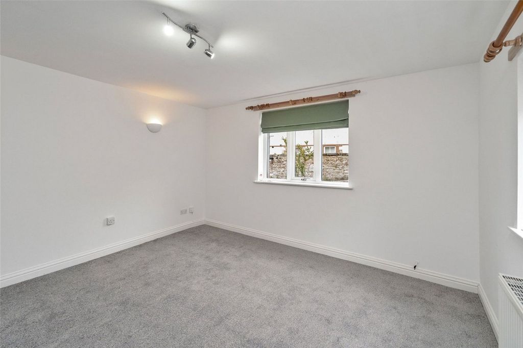 Property photo 3 of 24 Sitting Room